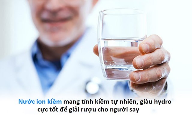 Nước ion kiềm được các chuyên gia đánh giá cao nhờ có thể giảm nhanh chóng triệu chứng say xỉn do bia rượu