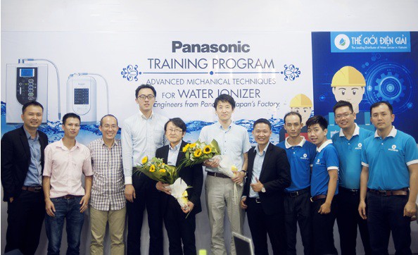 Đội ngũ kỹ thuật Thế Giới Điện Giải được các kỹ sư nhà máy Panasonic đào tạo chuyên sâu bài bản