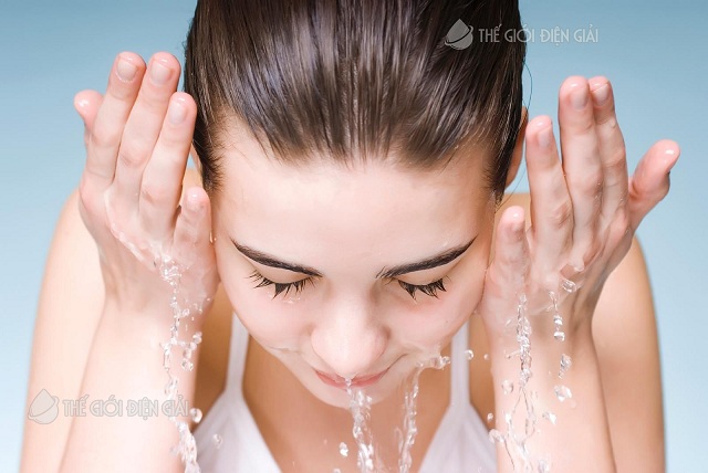 nước axit yếu rửa mặt chăm sóc làn da