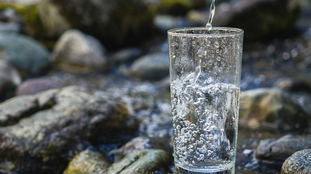 Uống nước ion kiềm mỗi ngày giúp cơ thể thải độc hằng ngày, tăng cường hệ miễn dịch, chống oxy hóa giúp bạn khỏe mạnh và đẹp hơn