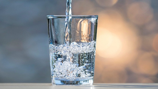 Uống nhiều nước khi bị ngộ độc hoặc dị ứng